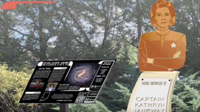 star-trek-voyager-janeway-monument.png